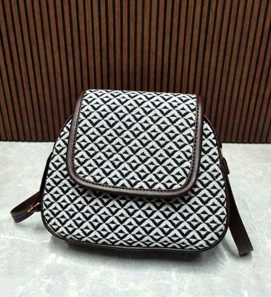 Stylish Carry-all Sling Bag for Everyday Use 092